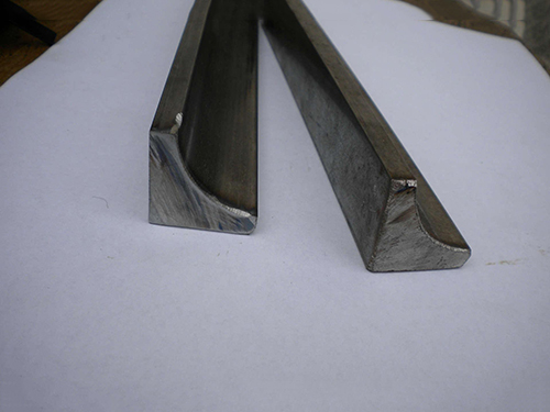 異型鋼可以用于制造各種零件和機(jī)器設(shè)備如汽車發(fā)動機(jī)機(jī)床等同時(shí)在鐵路電子管道等其他領(lǐng)域也有廣泛的應(yīng)用